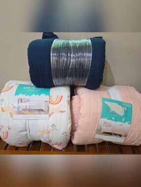 Full/Queen Box Stitch Microfiber Kids' Quilt Pink, Blue, Navy  (New)